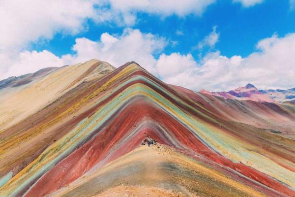 نگرانی های حاصل از افزایش گردشگران در کوه رنگین کمان پرو