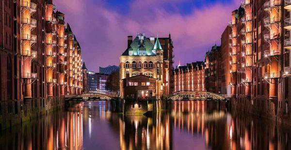 تور آلمان ارزان: زندگی شبانه در هامبورگ سرشار از نور و هیجان!
